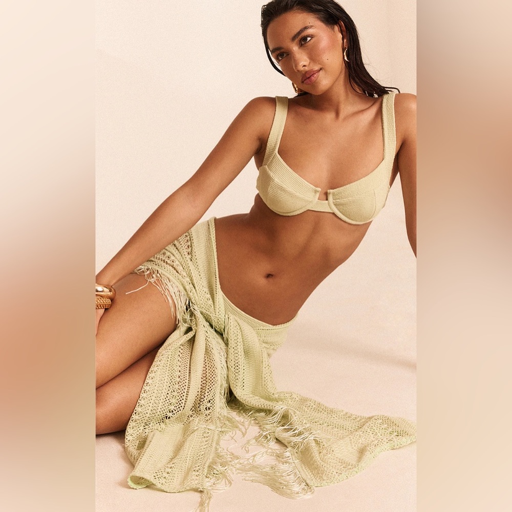 Pretty Little Thing PALE LIME CROCHET PEARL TASSEL TRIM BEACH SARONG - Picture 4 of 9